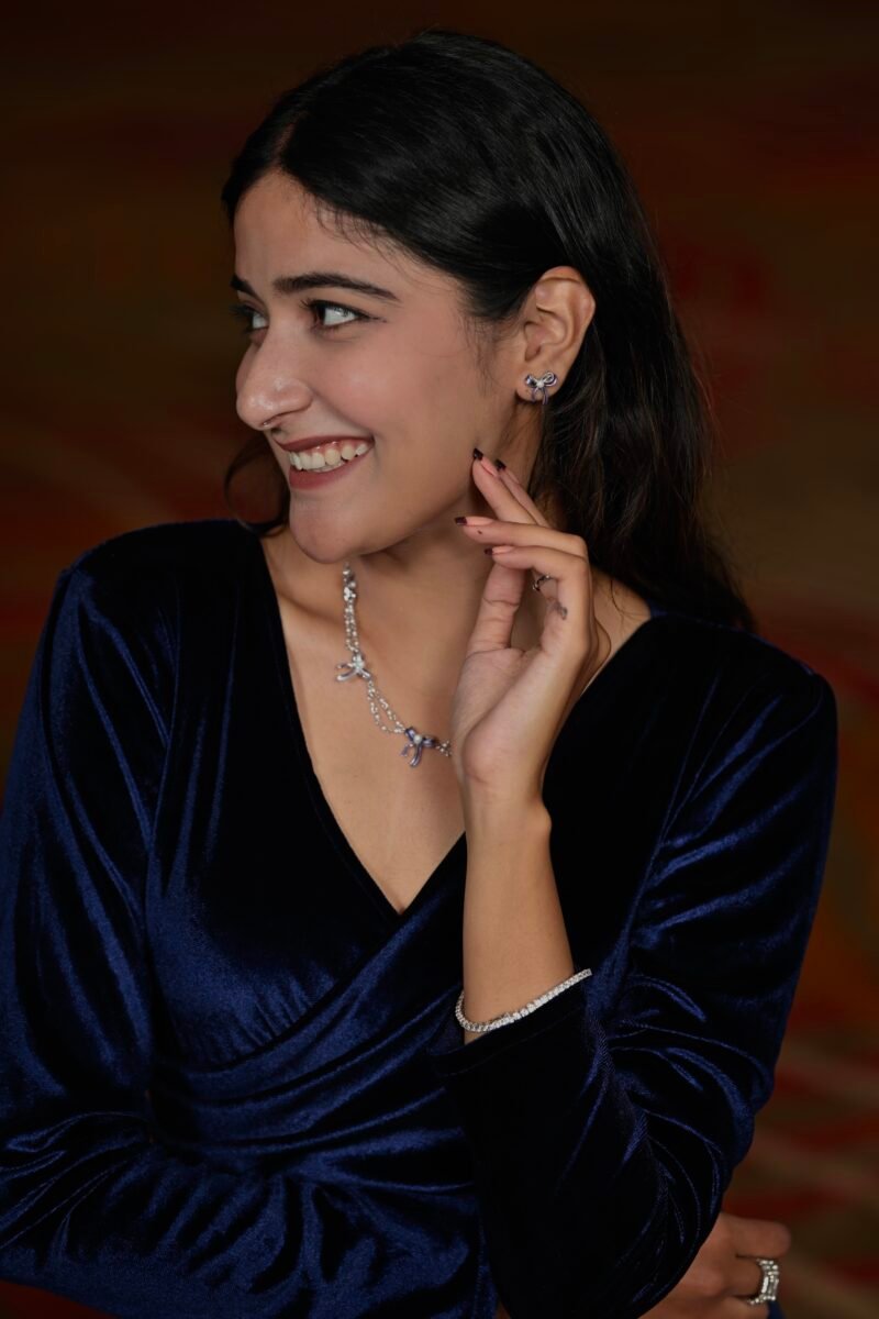 Silver Pearl Bow necklace - Image 3